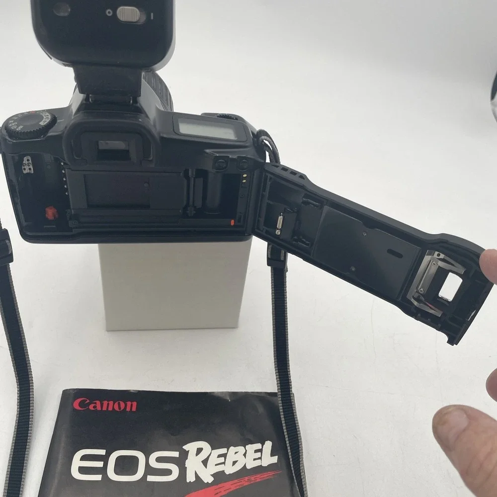 Canon EOS Rebel DSLR Camera +Canon 80-200mm Zoom Lens +Canon 200E Flash+Battery